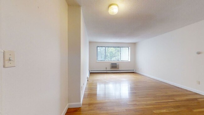 Building Photo - 9/1 No Fee! Spacious 1BR with AC, dishwash...