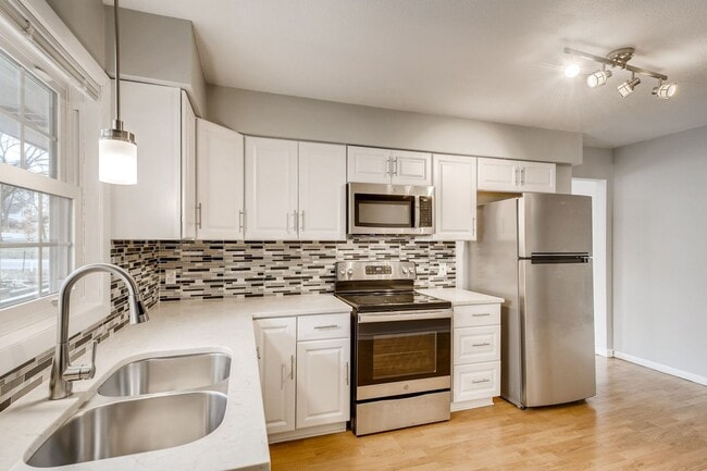 Building Photo - Perfect 3 Bedroom Home in Saint Louis Park!