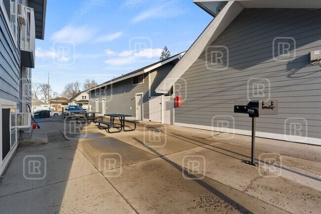 Foto del edificio - 2914 N Hogan St