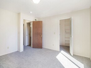 Building Photo - Gull Prairie/Gull Run Apartments and Townhomes