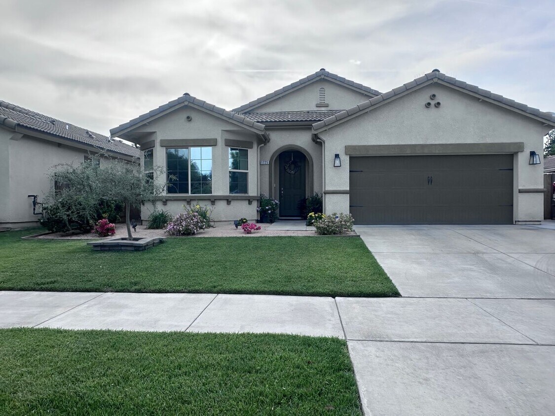 Foto del edificio - NW Visalia Home Coming Soon!