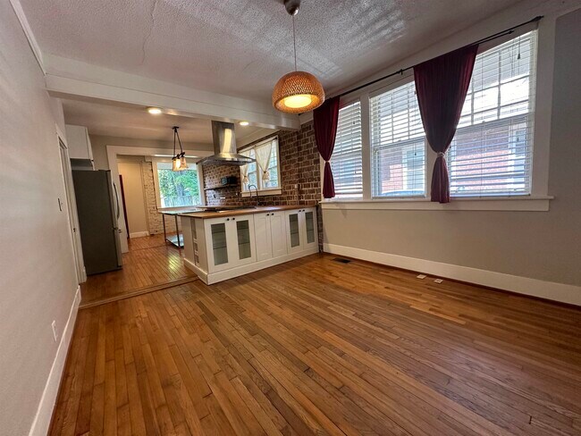 Building Photo - 1625 Linden Ave