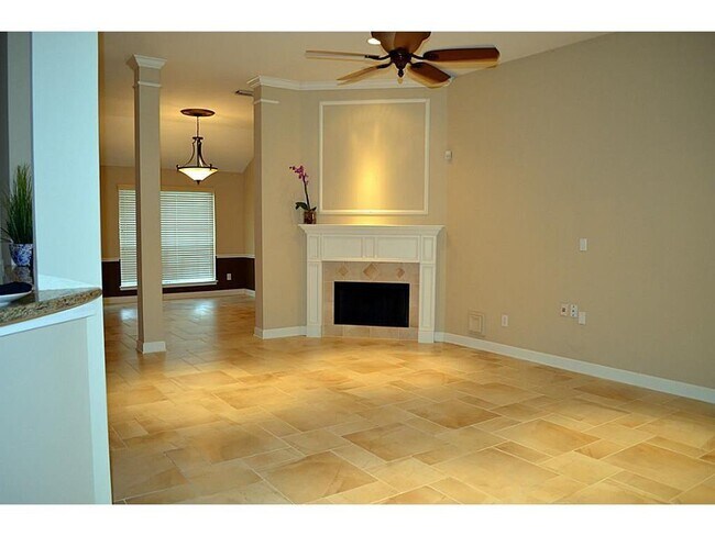 Foto del edificio - Glenhill Drive, Pearland, TX 77584 - 3 BR 2.5 BA single-family home