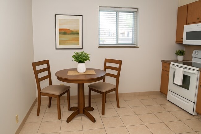 Building Photo - 4919 Davenport St