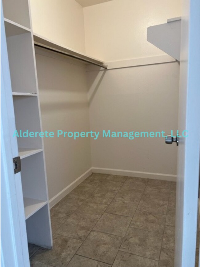 Foto del edificio - 3312 Wellesley Ct NE