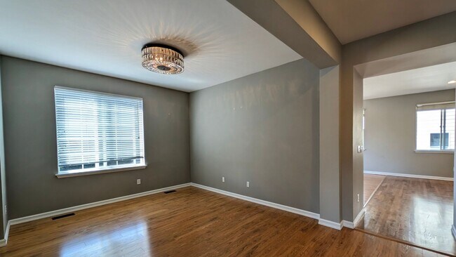 Building Photo - Spacious 2700+ sq.ft House in Logan Park neighborhood