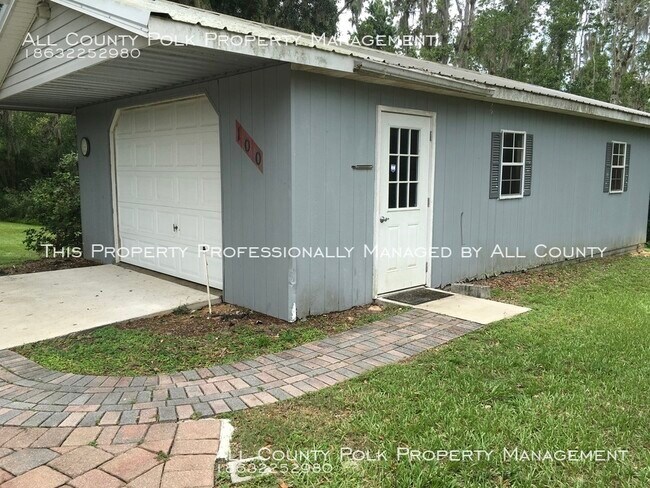 Building Photo - Enjoy Country Living in the Gorgeous 3/2 H...