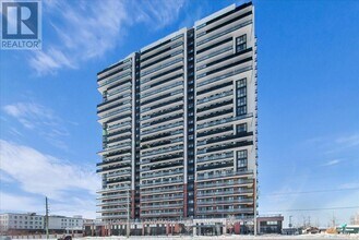 Building Photo - 2550 Simcoe St N