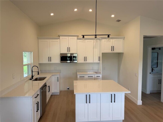 Foto del edificio - 17936 State Rd 52