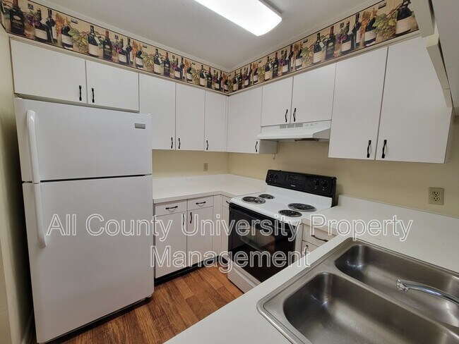 Building Photo - 2735 SW 35th Pl