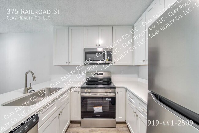 Foto del edificio - 375 Railroad St