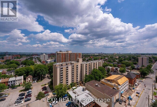 Photo du bâtiment - 212 King St E