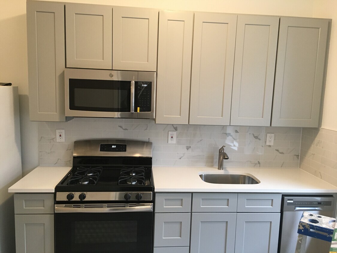 Foto principal - 102 Graham Ave