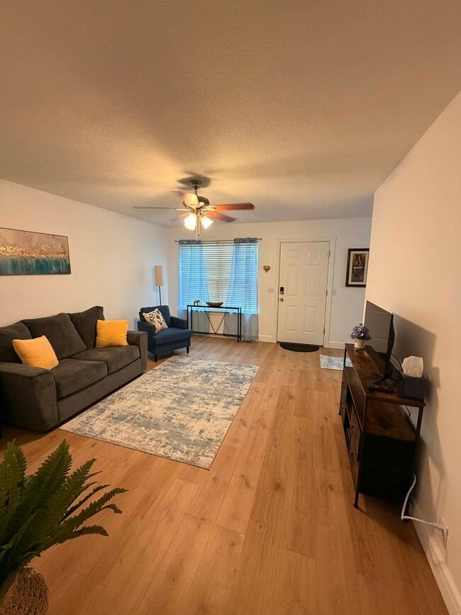 Foto del edificio - 2121 S Kentucky Ave