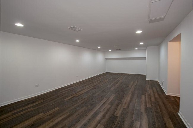 Building Photo - 7309 W 110th St