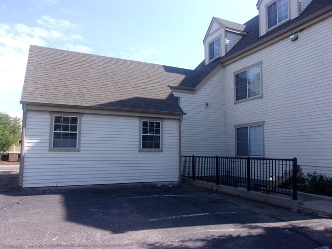 Building Photo - 1419 Riverside Ave