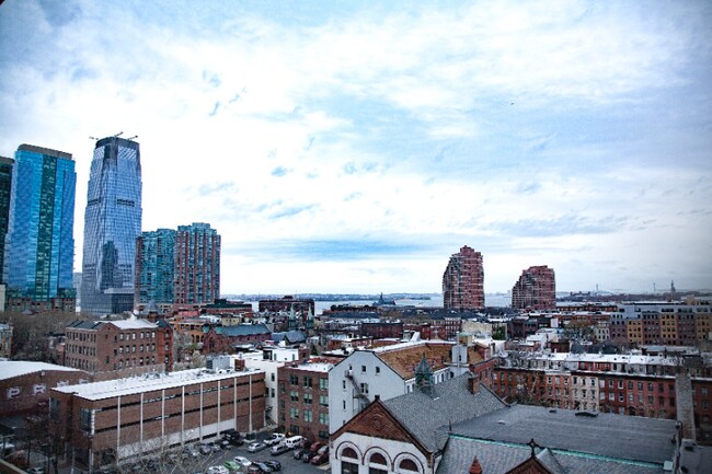 Foto del edificio - 135 Montgomery St