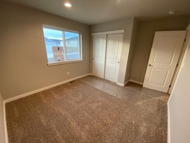 Building Photo - Luxury 3 bedroom, 2 bath home with double garage!