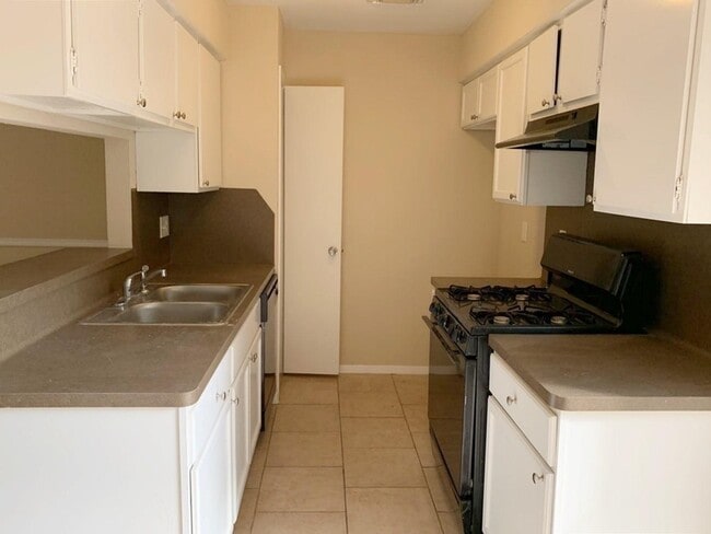 Building Photo - 13711 Carsa Ln