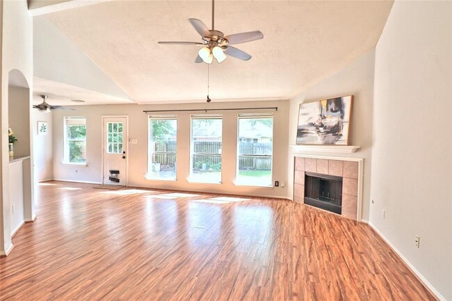 Building Photo - 4810 Linden Pl