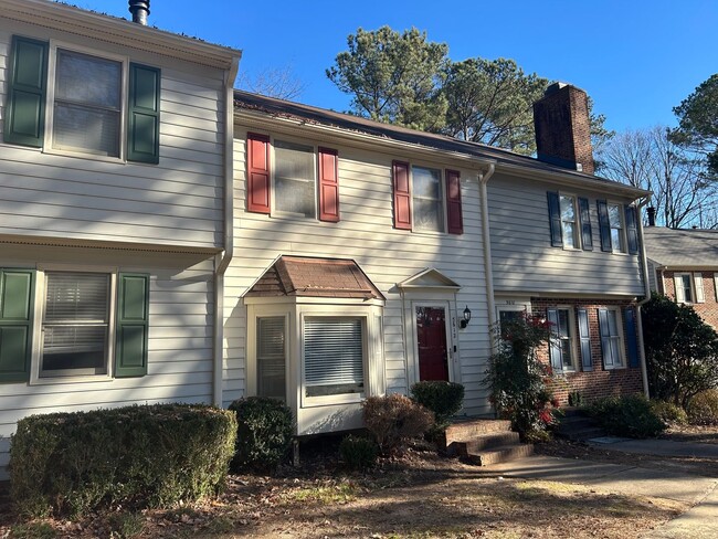 Foto del edificio - 2 Bed | 2.5 Bath Townhome in Raleigh with ...