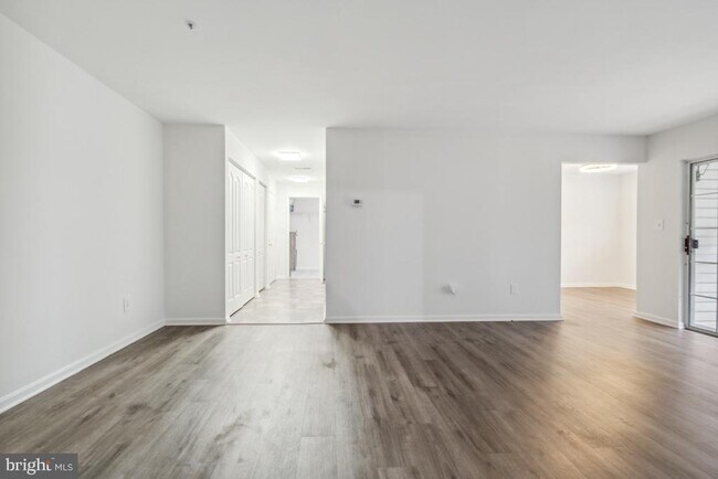 Foto del edificio - 8573 Falls Run Rd