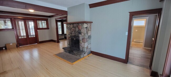 Foto del edificio - AVAILABLE NOW - 4 Bedroom with garage