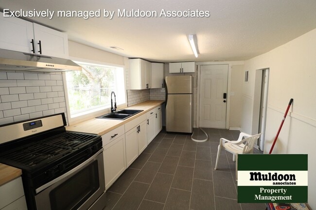 Building Photo - Adorable 2 bed 1 bath Recently remodeled!