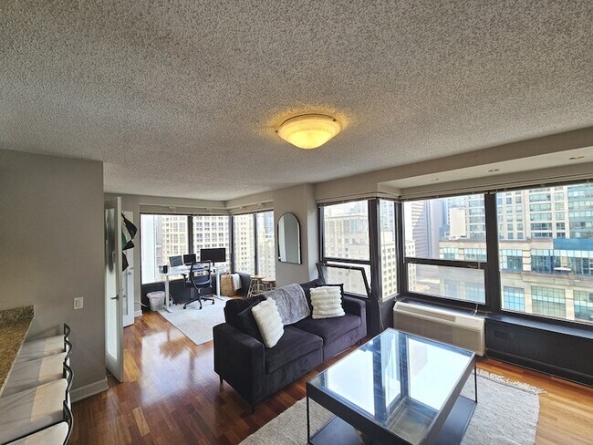 Foto del edificio - 30 E Huron St