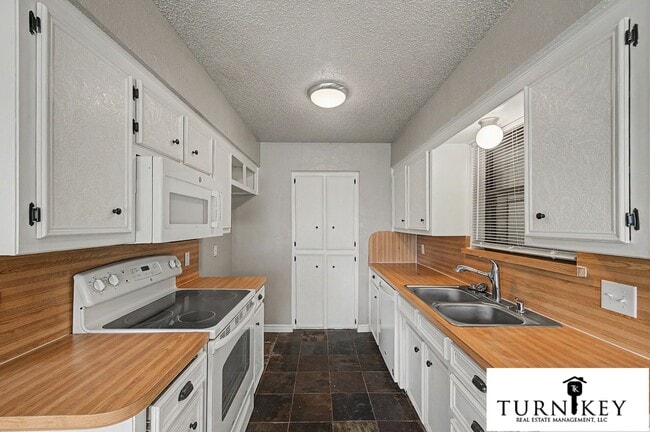 Building Photo - Cozy 3/2 Burleson Charmer | Wood-Burning Fireplace | 2-Car Garage | Pet-Friendly