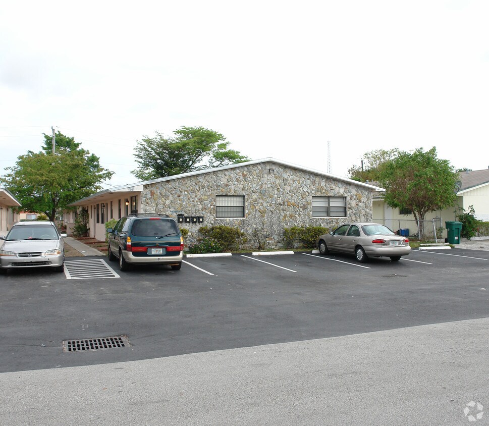 Primary Photo - 7371 NW 35th St