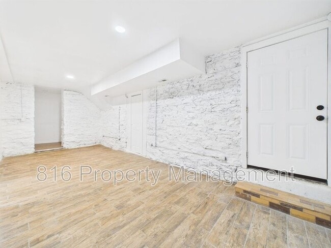 Building Photo - 1108 E 40th St