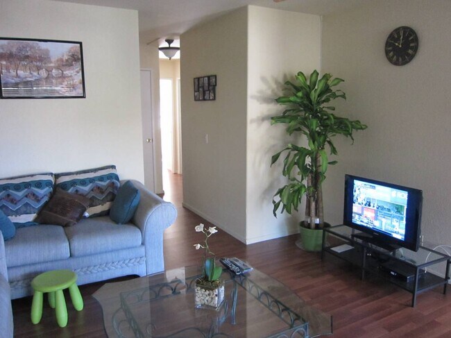 Foto del edificio - 1312 S Diamond Bar Blvd