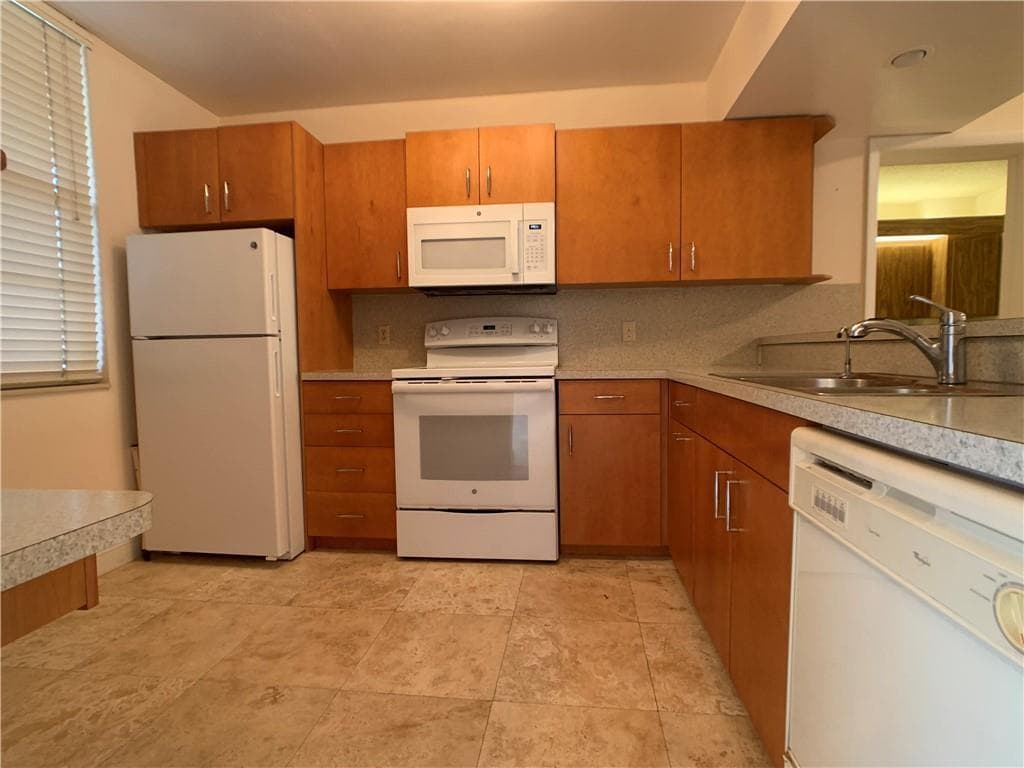 1721 Whitehall Dr Unit 102, Davie, FL 33324 Condo for Rent in Davie