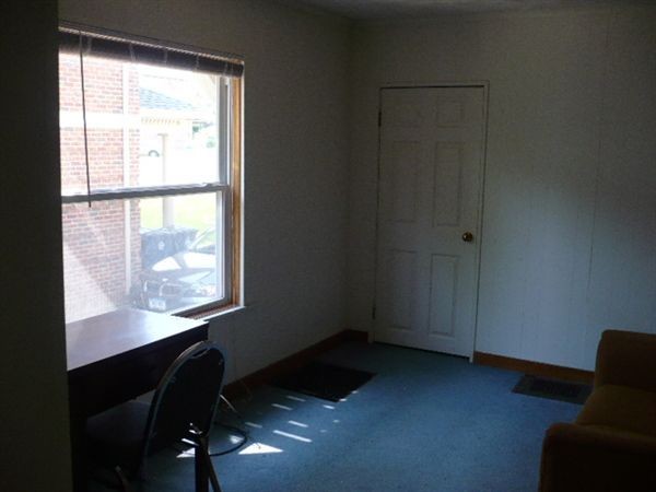 Building Photo - Studio, 1 bath Apartment - 1352 Wilmot Ct #2