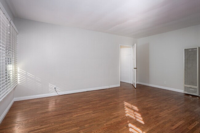 Building Photo - 2238 N Gower St