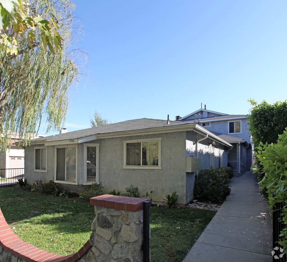 17246 Chatsworth St, Granada Hills, CA 91344 Apartments in Granada