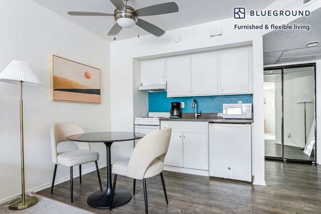 Foto del edificio - 10985 Bluffside Dr