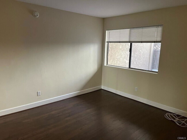 Building Photo - 10982 Roebling Ave