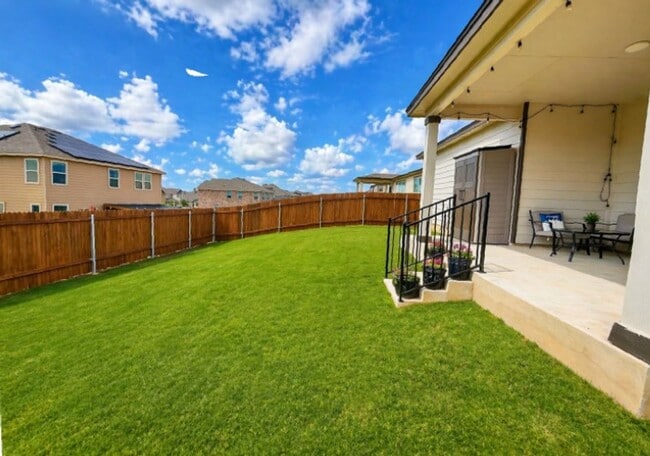 Foto del edificio - AVAILABLE MID MAY; APPLY TODAY ON OUR WEBSITE!!!