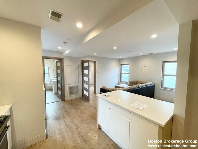 Foto del edificio - 118 Buttonwood St