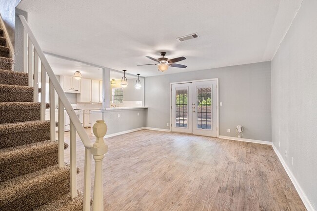 Building Photo - Great Central/East Austin 3 Bedroom, 2 Bath 2 Story Home