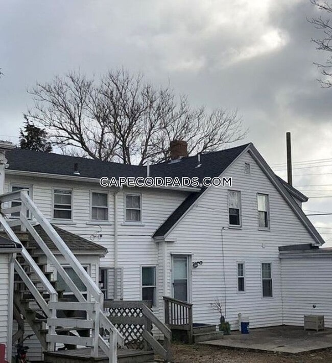 576 Main St Unit 1B, Dennis, MA 02639 Room for Rent in Dennis, MA