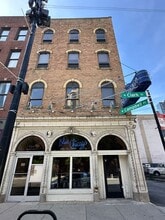 Building Photo - 536 N Clark St