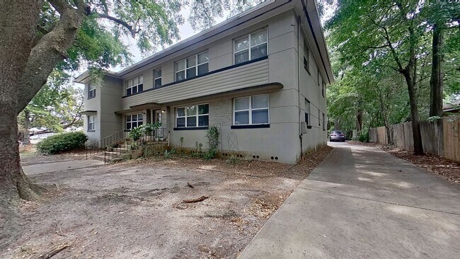 Foto del edificio - 1464 Holmesdale Rd