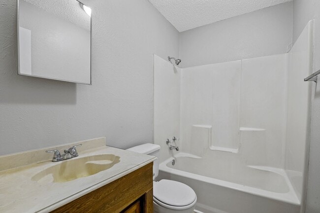 Building Photo - 226 E Pritchard Ln