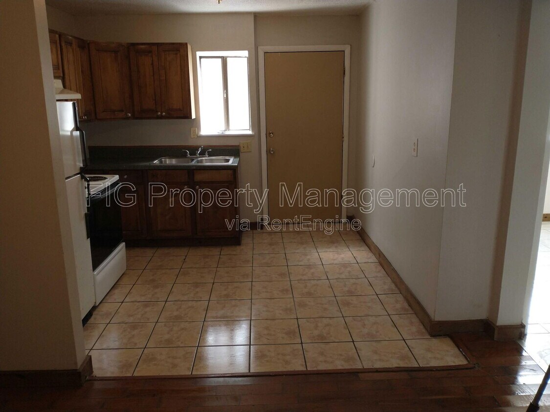 Primary Photo - 431 W G St