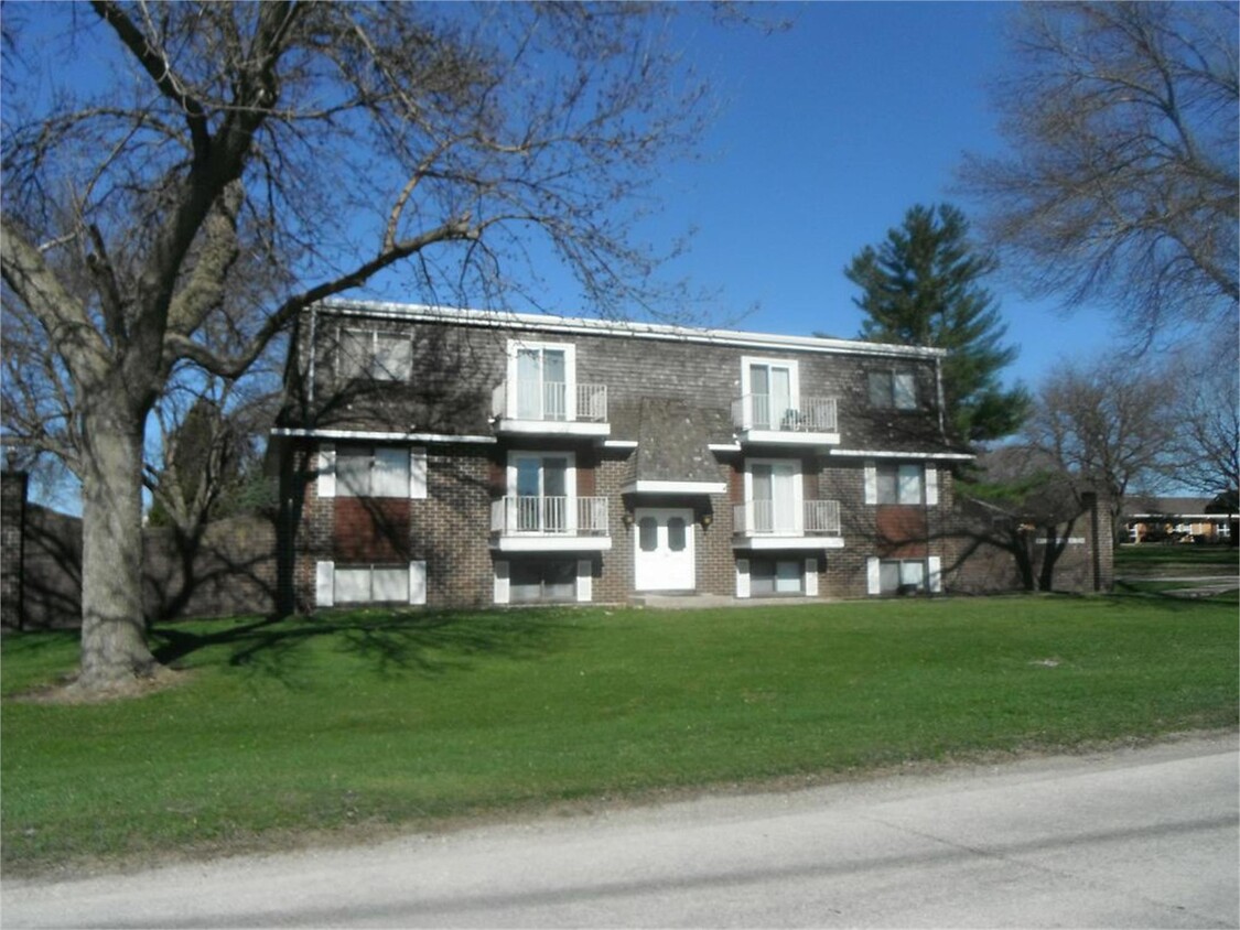 Primary Photo - 15 N Lawler St