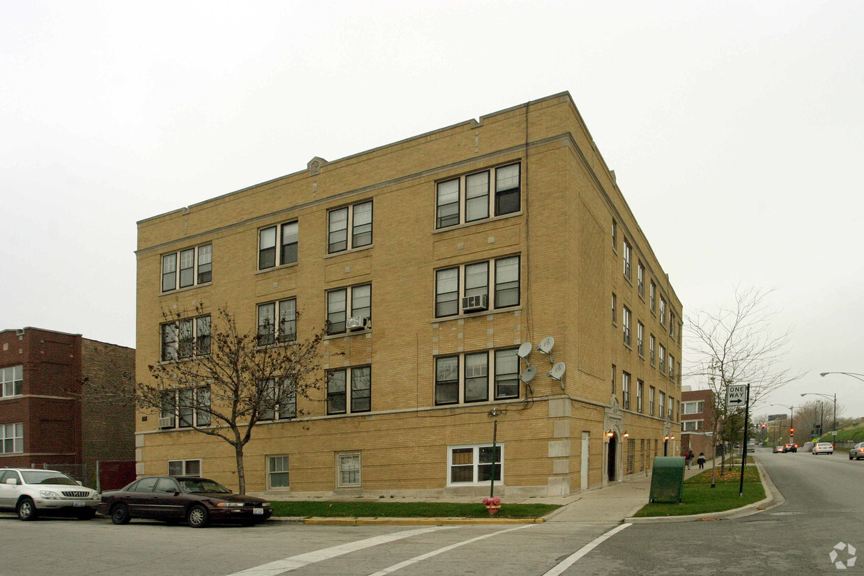 Building Photo - 6146 N Ravenswood