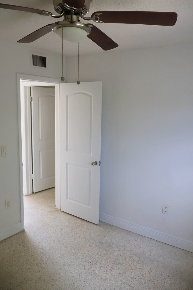 Foto del edificio - 528 SW 6th St